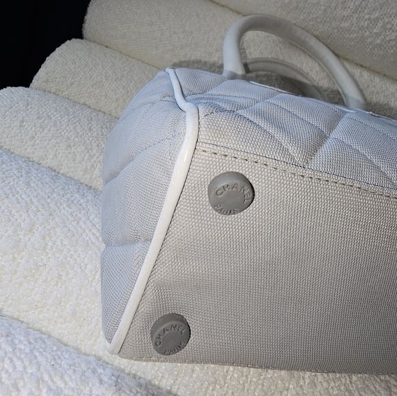 AUTHENTIC VINTAGE CANVAS CHANEL HANDLES BAG, USED CONDITION - Picture 9 of 15